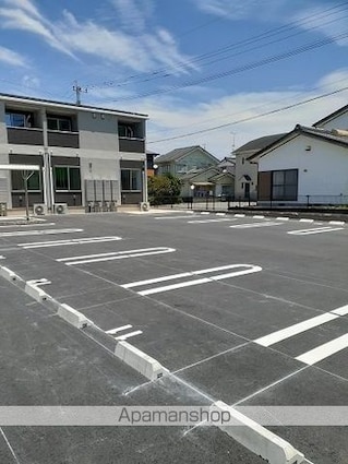 ドゥウェル　シンフォニー　Ⅱ[1LDK/43.79m2]の駐車場