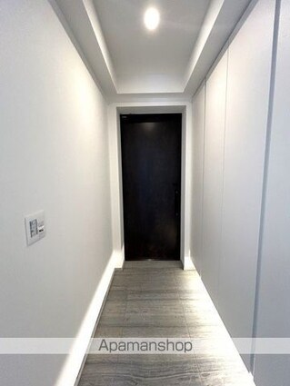 ＨＡＲＵＭＩ　ＦＬＡＧ　ＳＵＮ　ＶＩＬＬＡＧＥ　Ｔ棟[2LDK/96.87m2]の玄関