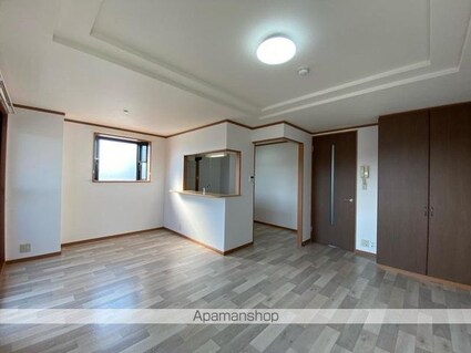 ロイヤルコーポ中川　[1LDK/51.3m2]のリビング・居間