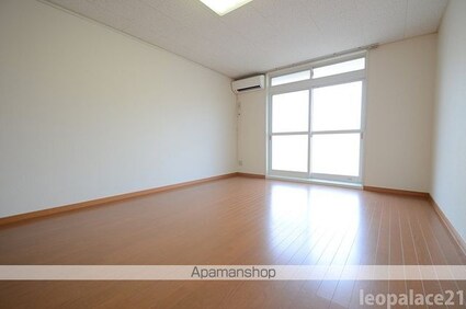 レオパレスＣＯＺＹーＹＡＮＡＩＺＵ[1K/23.18m2]のリビング・居間2