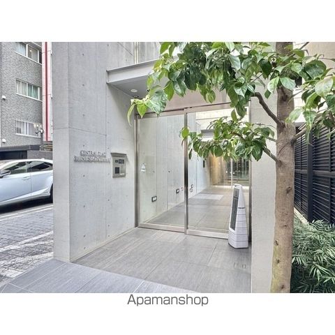 セントラルプレイス新宿御苑前の玄関写真