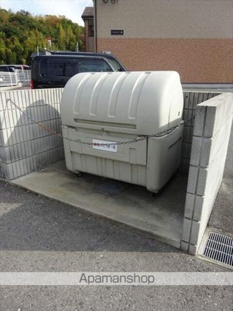 和歌山県和歌山市三葛[1DK/32m2]の共用部2