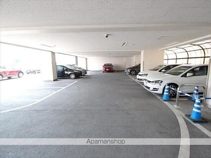 愛媛県松山市宮田町[1K/30.4m2]の駐車場