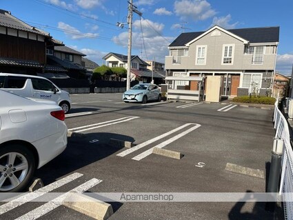 アヴェニール[2DK/42.77m2]の駐車場