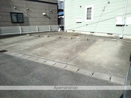 クレストール鈴鹿[2DK/46.06m2]の駐車場