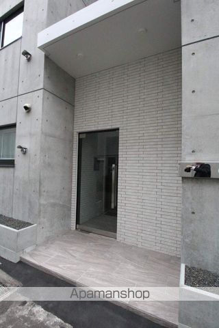 G EASTの玄関写真