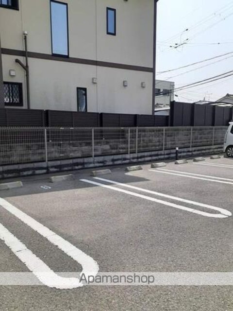 カテュルスフェリスⅢ[1LDK/45.89m2]の駐車場2