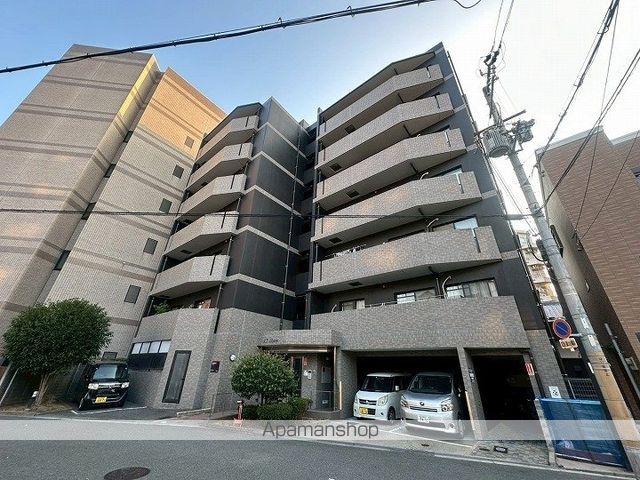AT HOMEの外観写真