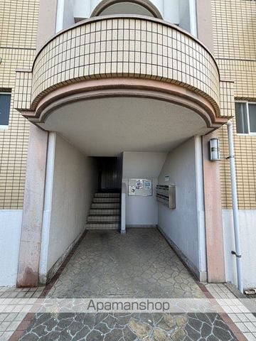 レジデンス牛房の玄関写真