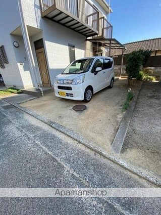 屋島タウン木村[3LDK/73.28m2]の駐車場
