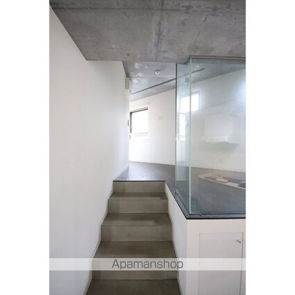 メイプル新中野[1R/36.72m2]の玄関