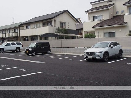 ルミウス　Ｂ[1R/30.03m2]の駐車場