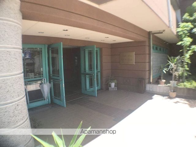 カーサソラッツオ弐番館の玄関写真