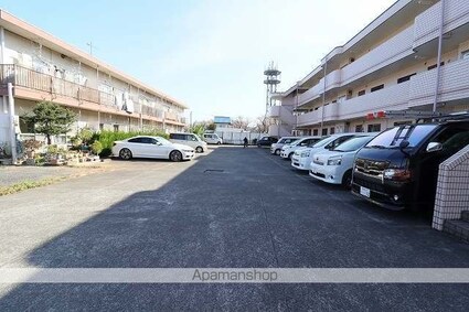 クレセント三ツ木[2LDK/54m2]の駐車場2