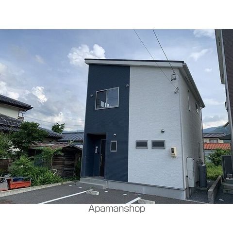 松代カーサC棟の外観写真