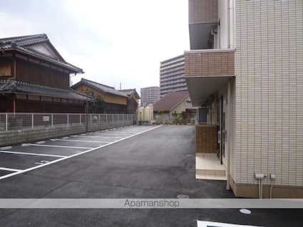 ベルメゾンＦⅡ[1LDK/28.08m2]の駐車場1