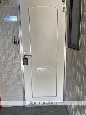 グランシャリオB棟の玄関写真