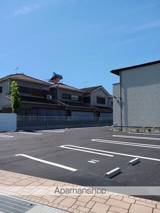 ロイズ紀三井寺Ⅰ[2LDK/58.6m2]の駐車場