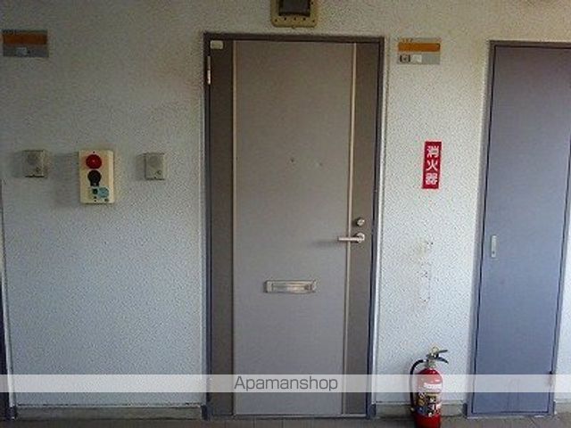 シャトル応神の玄関写真