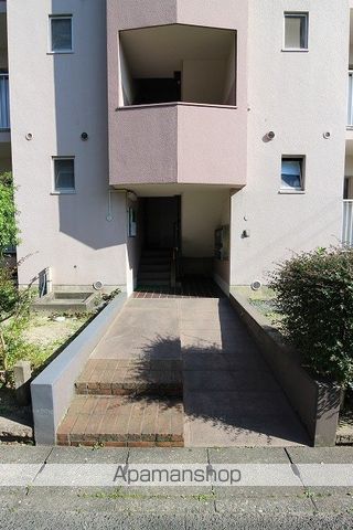 大町団地19棟の玄関写真