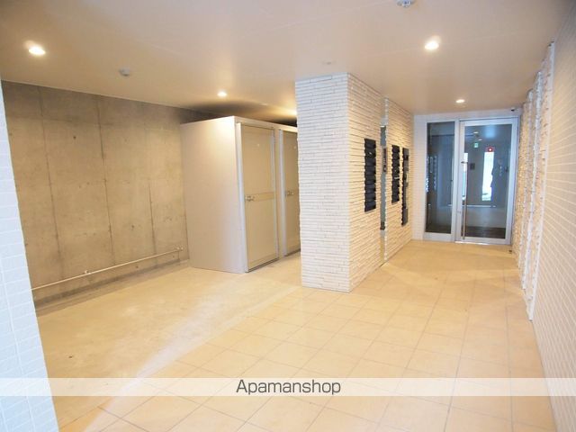 クレステージ西岡の玄関写真