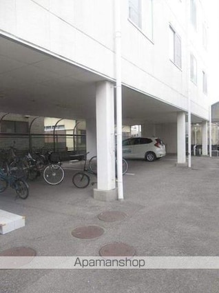 ローズ本町[1R/18m2]の駐車場2