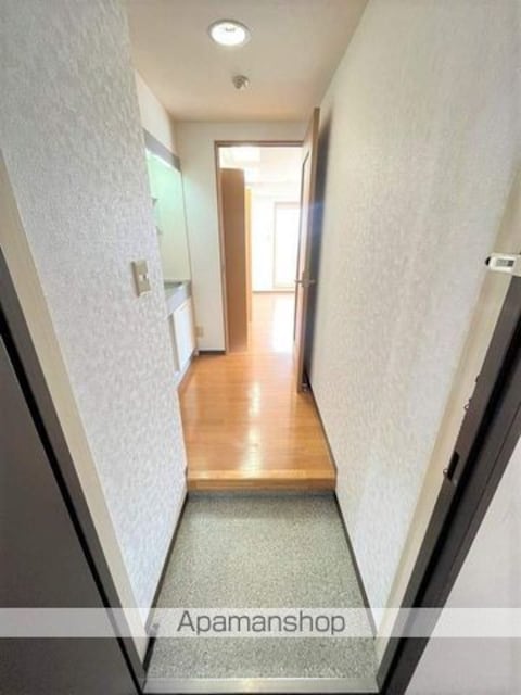 和歌山県和歌山市新中通２丁目[1K/33.89m2]の玄関