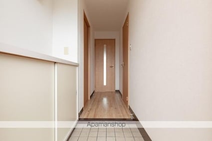 ヴィラ・アンソレイエ香西本町[2LDK/56.7m2]の玄関