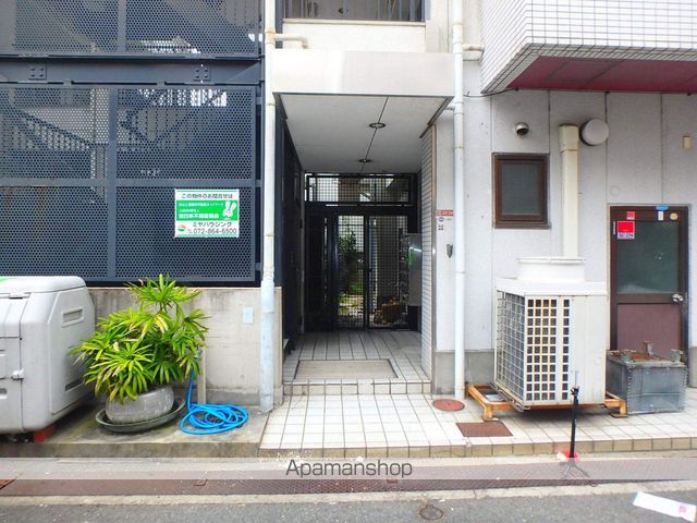 アカイマンションの玄関写真