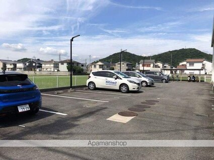 レオパレスカナート[1K/23.18m2]の駐車場2