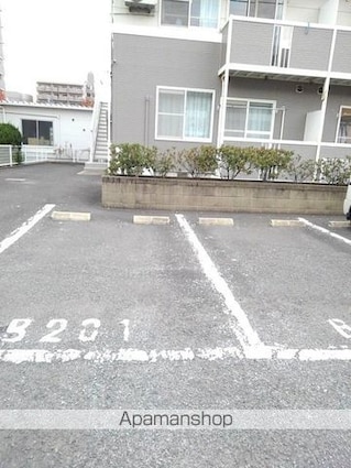 ニューハイツ前田　Ｂ[2DK/46.13m2]の駐車場