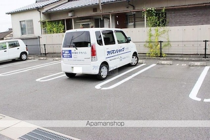 クリスタルコート[1LDK/42.8m2]の駐車場