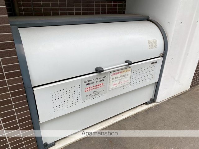 ラフィーネ近代美術館前の内装写真