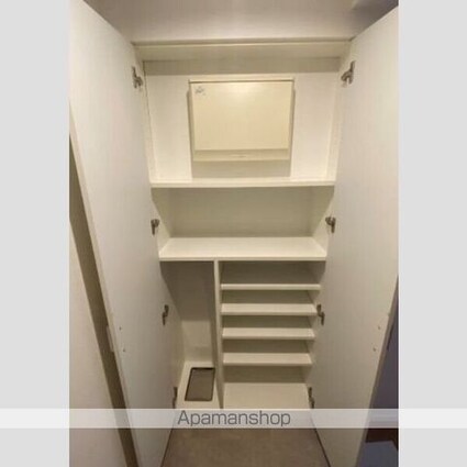 プラウドフラット鶴見Ⅰ[2LDK/58.46m2]の玄関