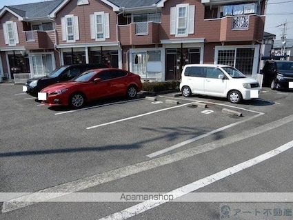 フォンテーヌ・ＫＭ[2LDK/58.12m2]の駐車場1