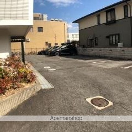 宇野ビル[1R/29.7m2]の駐車場1