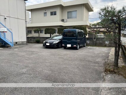 愛媛県新居浜市河内町[2K/30.48m2]の駐車場