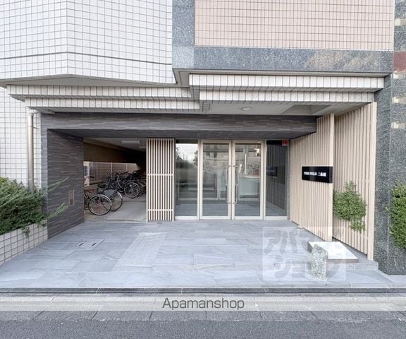 パインフィールド二条城の玄関写真