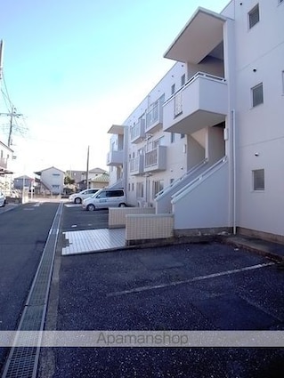 グローバル９０[2DK/45.5m2]の駐車場1