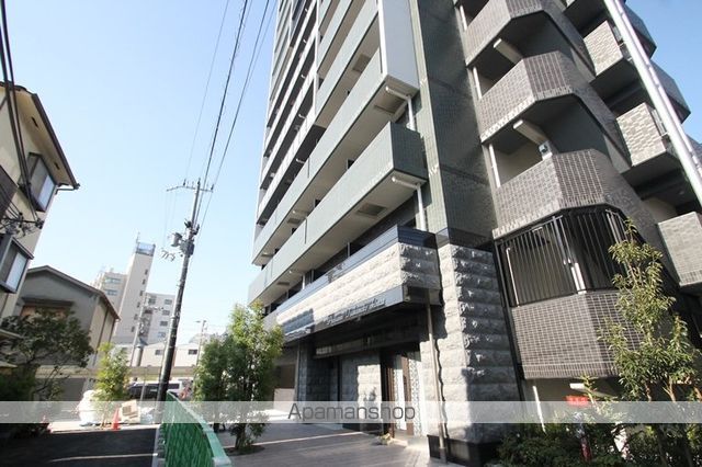 プレサンス塚本駅前の玄関写真