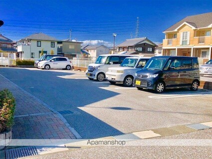 エヴァーグレイス[2LDK/65.14m2]の駐車場2
