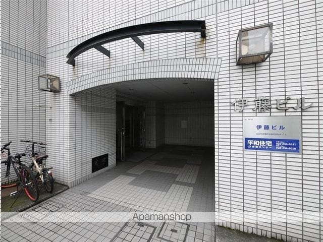 伊藤ビルの玄関写真