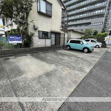 滋賀県大津市本堅田４丁目[1K/25.92m2]の駐車場