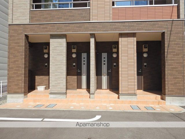 コロレ 西新町の玄関写真