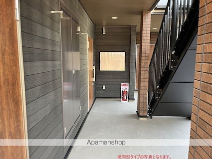 ルピナス　イースト[1K/27.02m2]のエントランス