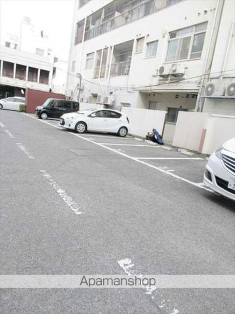 和歌山県和歌山市小松原６丁目[4DK/105m2]の駐車場
