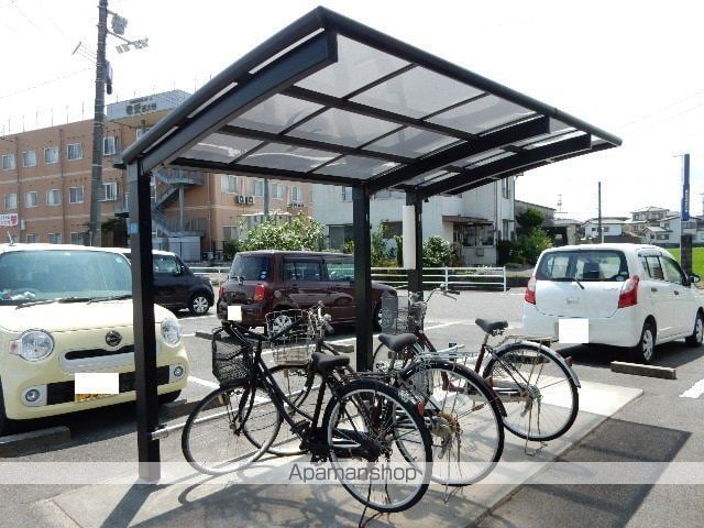 スリーサンズの外観写真