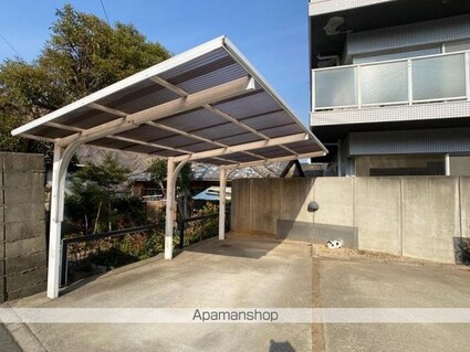 ラフォーレ石清尾[2LDK/86.17m2]の駐車場