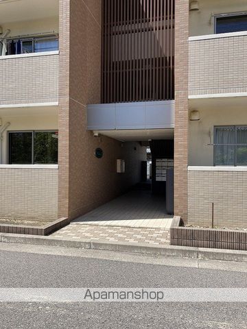 ウィステリア IIの玄関写真