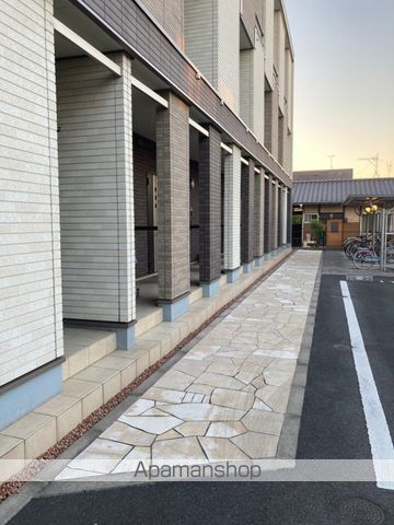 ローズ・エクラIIの玄関写真